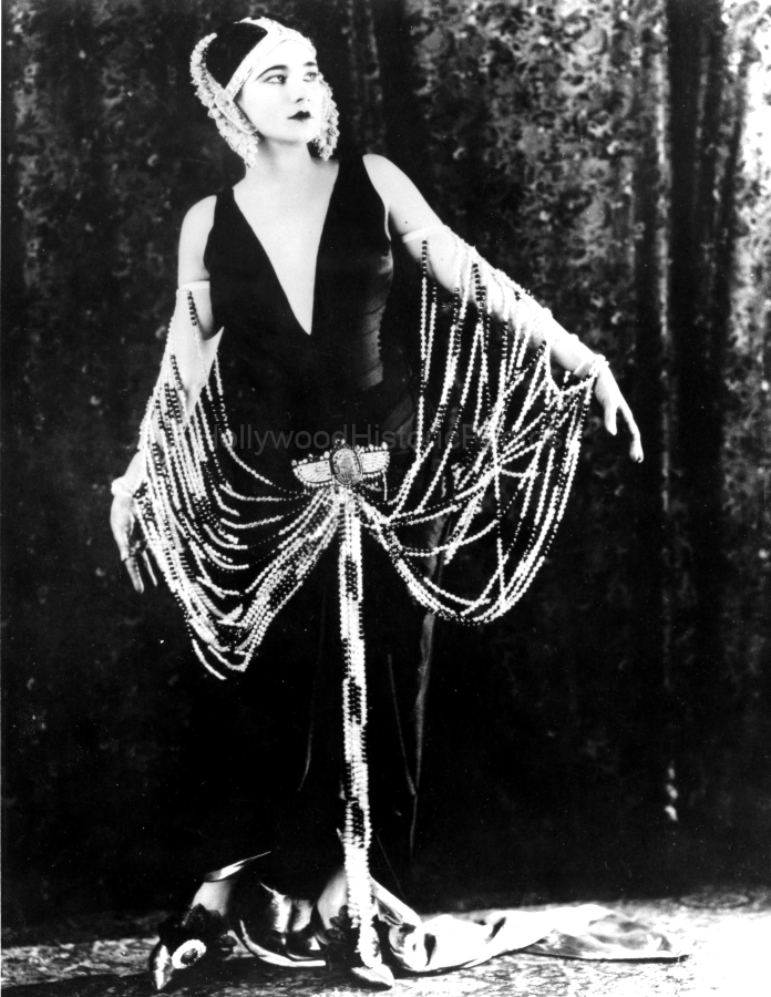 Nita Naldi 1924 1  WM.jpg